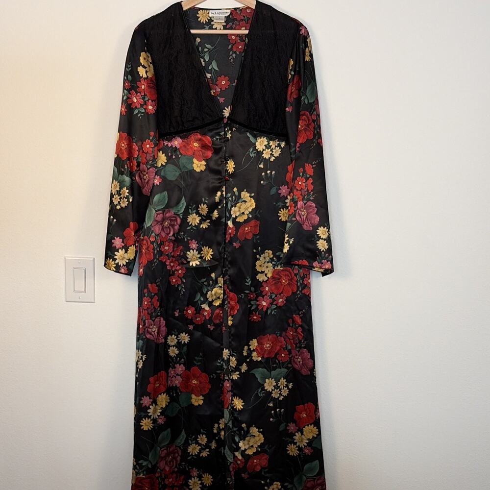 Ivy & Annabelle Satin Lace Floral Gown L Black Multi Long Sleeve V-Neck Button